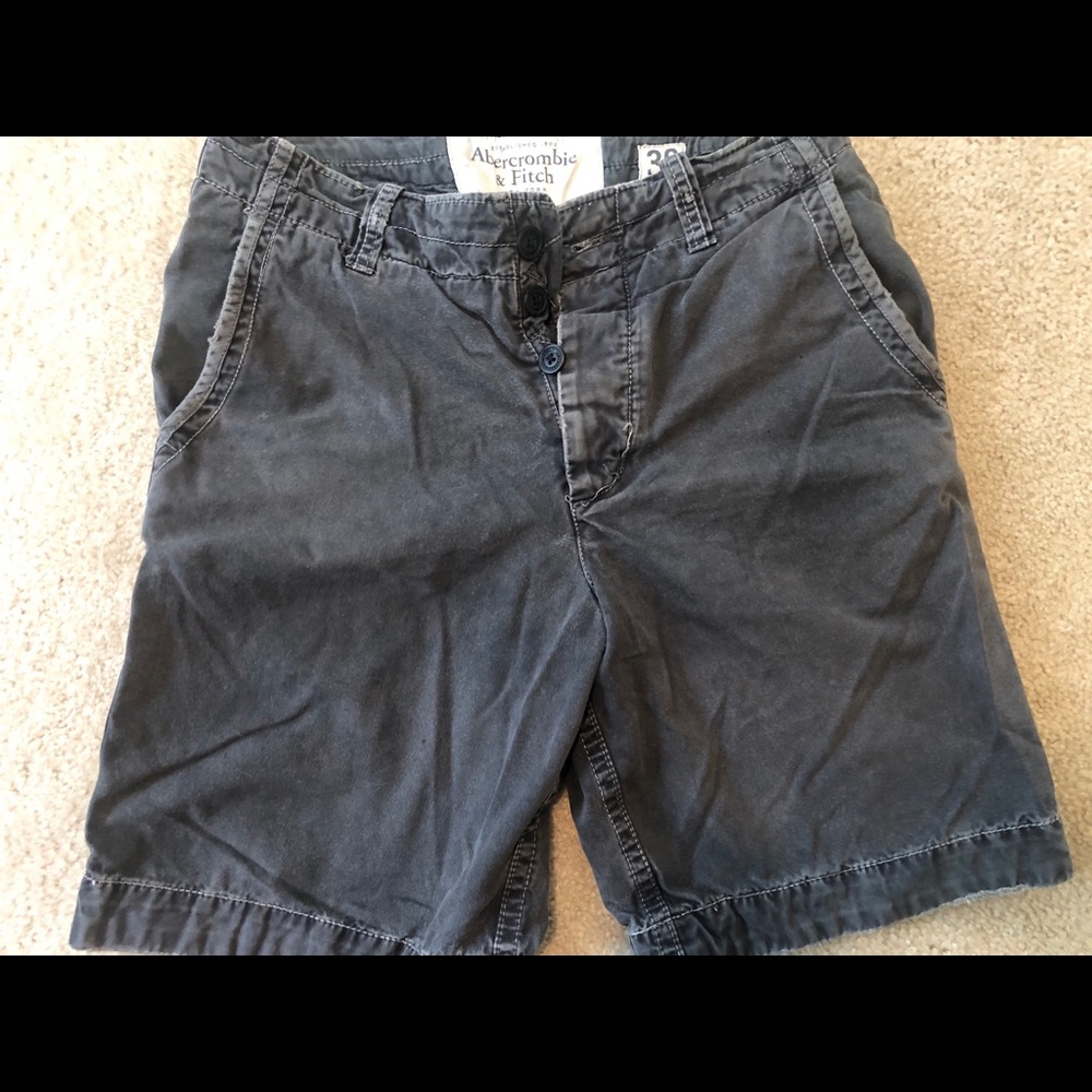 Men’s Abercrombie plain front short